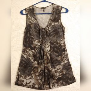 Sleeveless Daisy Fuentes Top size Small